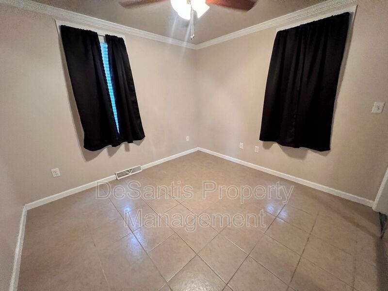 Charming Home - 2 Bed 1.5 Bath - Neville Island property image