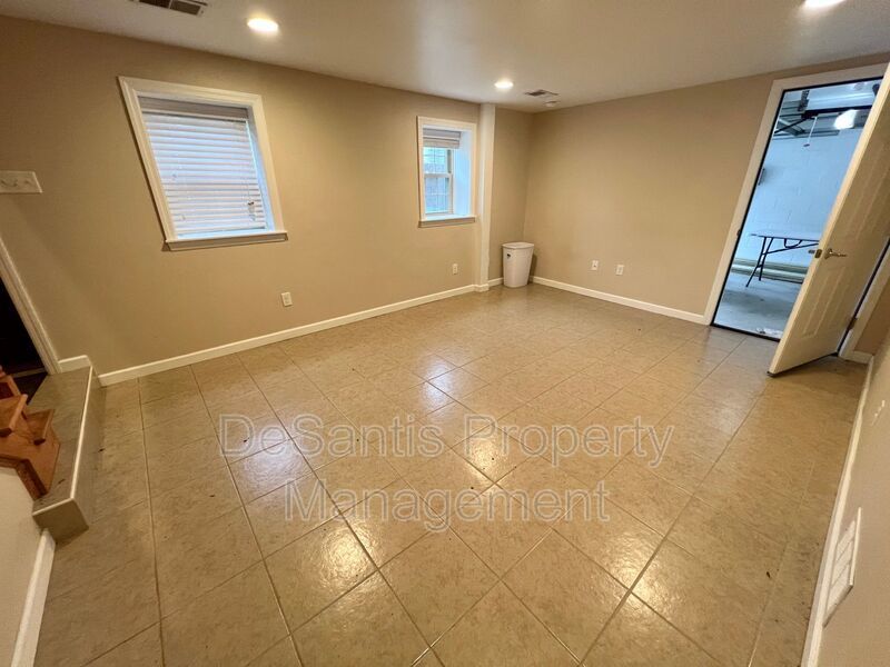 Charming Home - 2 Bed 1.5 Bath - Neville Island property image