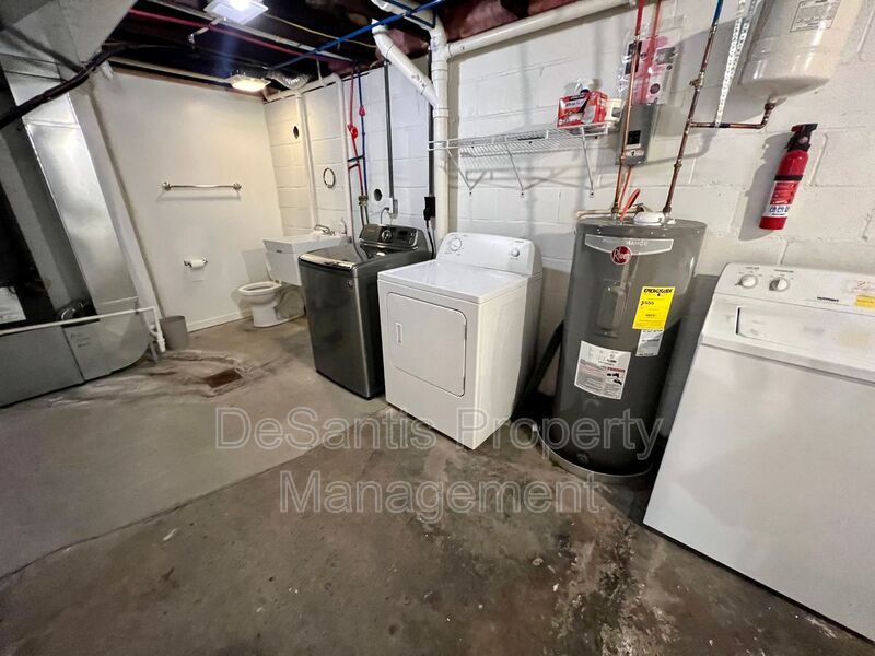 Charming Home - 2 Bed 1.5 Bath - Neville Island property image