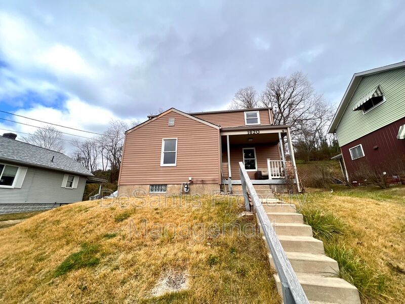 Aliquippa - Stunning 3 Bedroom 1 Bathroom Home property image