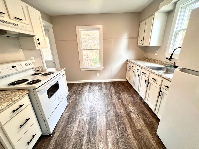 Aliquippa - Stunning 3 Bedroom 1 Bathroom Home property image