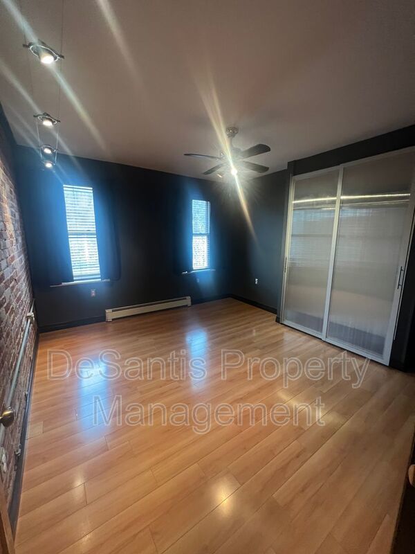 Stylish 2-bedroom modern townhome in the South Side Slopes property image