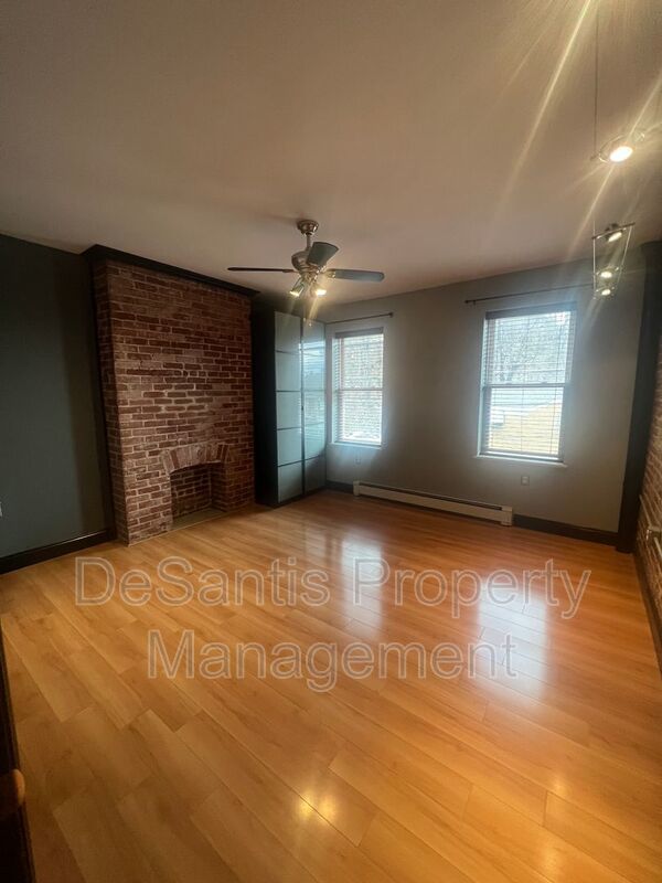 Stylish 2-bedroom modern townhome in the South Side Slopes property image