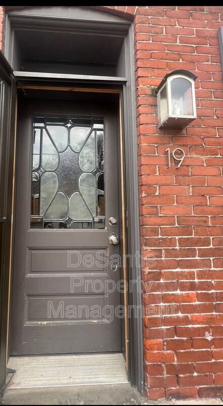 Stylish 2-bedroom modern townhome in the South Side Slopes property image