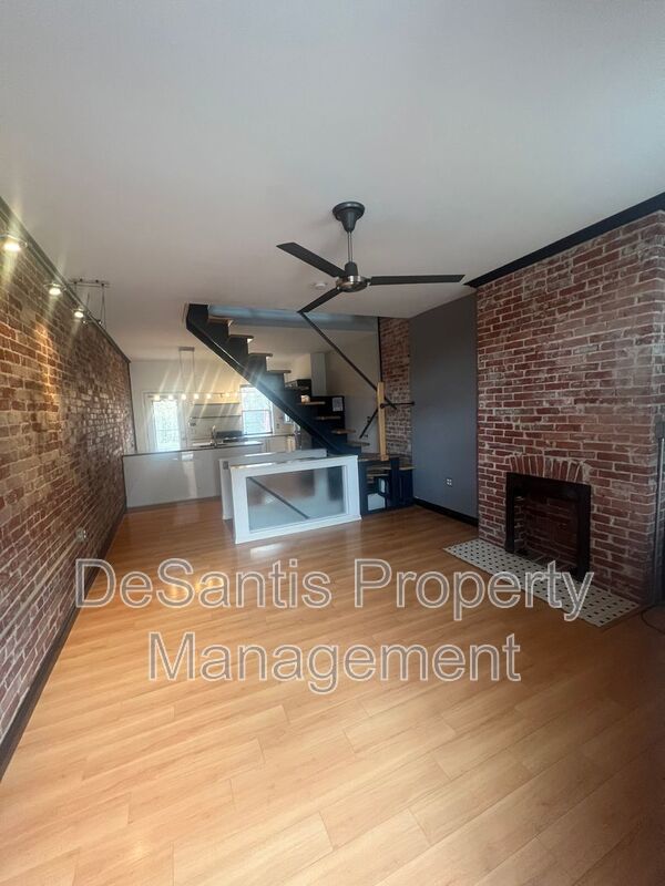 Stylish 2-bedroom modern townhome in the South Side Slopes property image