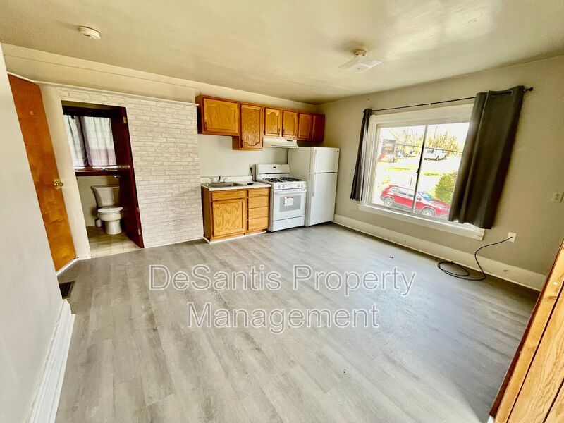 Studio Apartment in California - All utilities for one flat fee property image