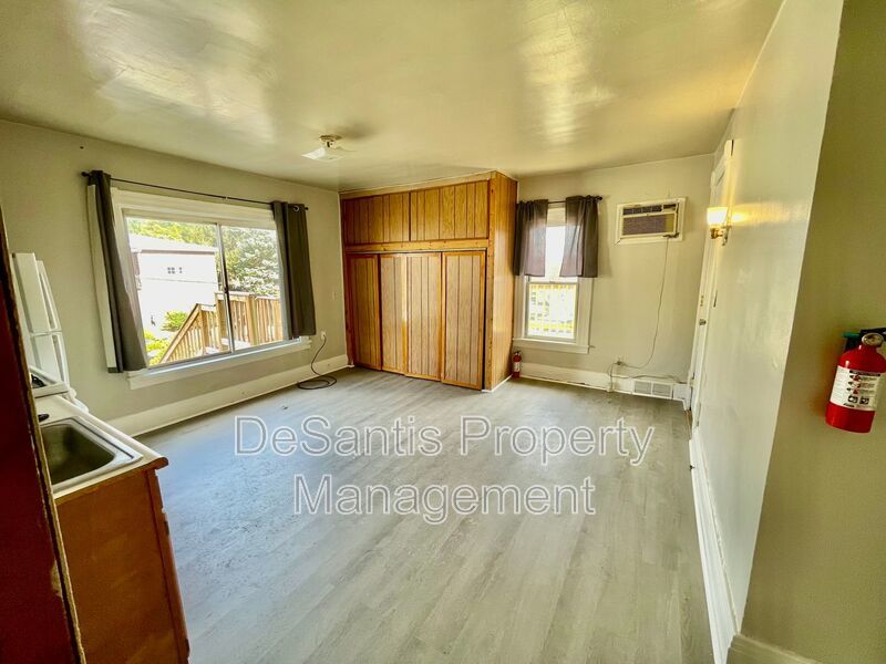 Studio Apartment in California - All utilities for one flat fee property image