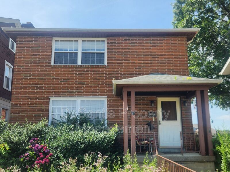 Spacious 3-Bedroom Top Floor Apartment in West View for Rent property image