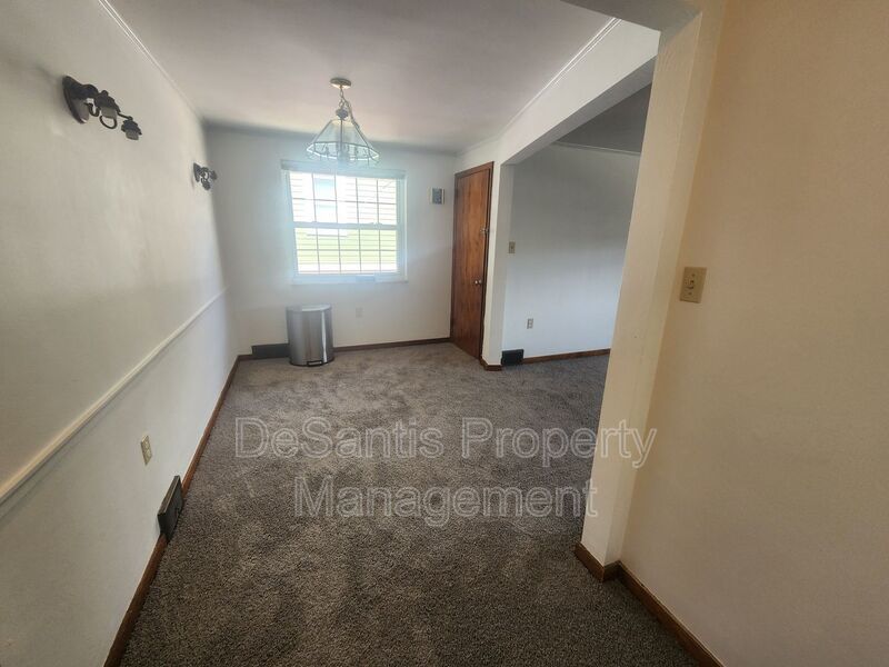 Spacious 3-Bedroom Top Floor Apartment in West View for Rent property image