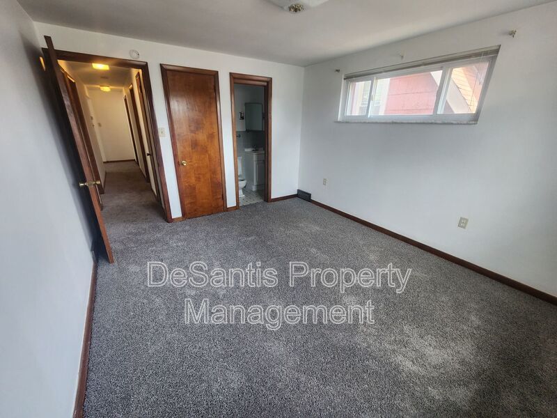 Spacious 3-Bedroom Top Floor Apartment in West View for Rent property image