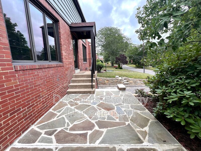 Pittsburgh - 3 Bedroom 1.5 Bathroom - Stunning Home property image