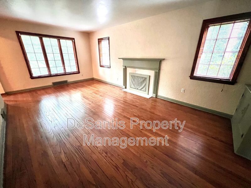 Pittsburgh - 3 Bedroom 1.5 Bathroom - Stunning Home property image