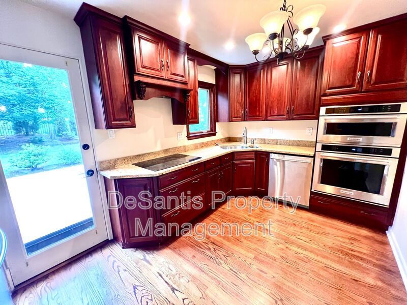 Pittsburgh - 3 Bedroom 1.5 Bathroom - Stunning Home property image