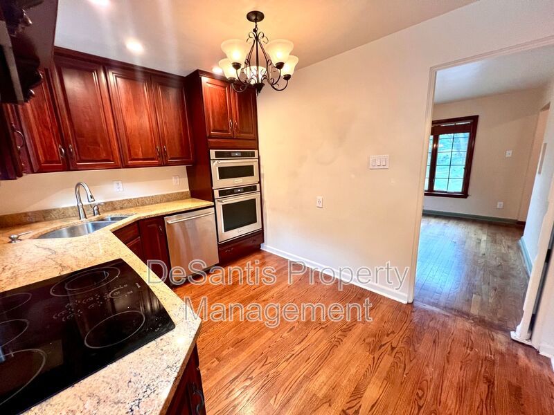 Pittsburgh - 3 Bedroom 1.5 Bathroom - Stunning Home property image