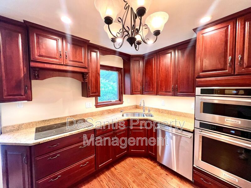 Pittsburgh - 3 Bedroom 1.5 Bathroom - Stunning Home property image