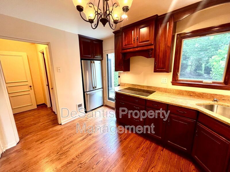 Pittsburgh - 3 Bedroom 1.5 Bathroom - Stunning Home property image