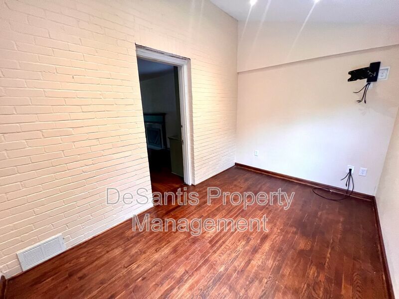 Pittsburgh - 3 Bedroom 1.5 Bathroom - Stunning Home property image