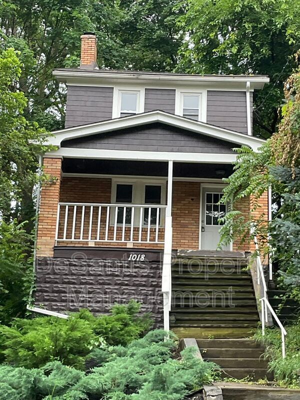 Charming, Character-Filled 2 Bedroom in Brentwood – Freshly Updated & Move-In Ready property image