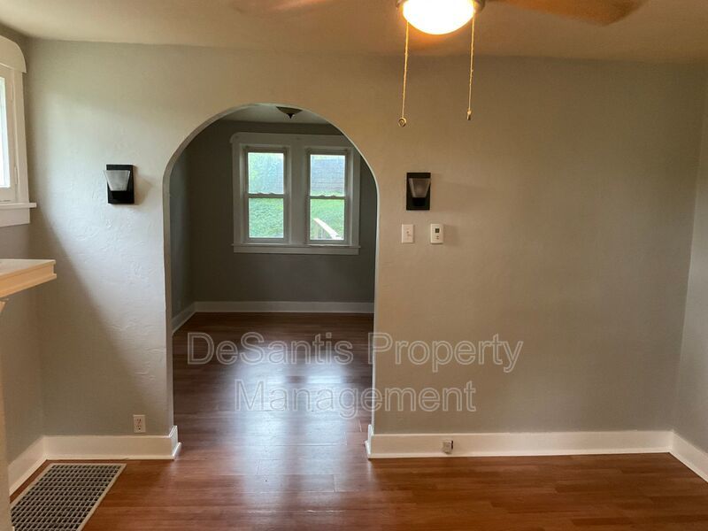 Charming, Character-Filled 2 Bedroom in Brentwood – Freshly Updated & Move-In Ready property image