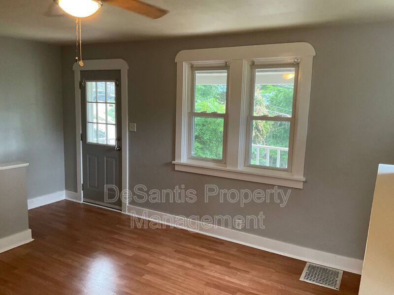 Charming, Character-Filled 2 Bedroom in Brentwood – Freshly Updated & Move-In Ready property image