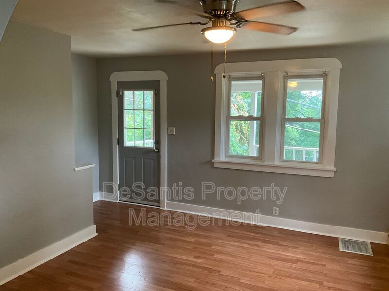 Charming, Character-Filled 2 Bedroom in Brentwood – Freshly Updated & Move-In Ready property image