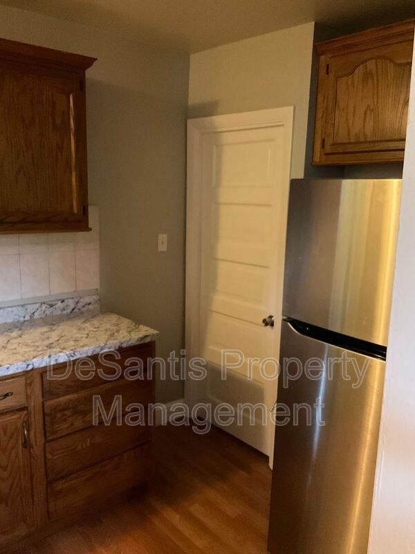Charming, Character-Filled 2 Bedroom in Brentwood – Freshly Updated & Move-In Ready property image