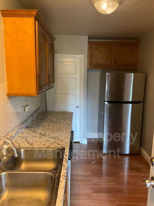 Charming, Character-Filled 2 Bedroom in Brentwood – Freshly Updated & Move-In Ready property image