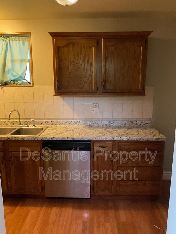 Charming, Character-Filled 2 Bedroom in Brentwood – Freshly Updated & Move-In Ready property image