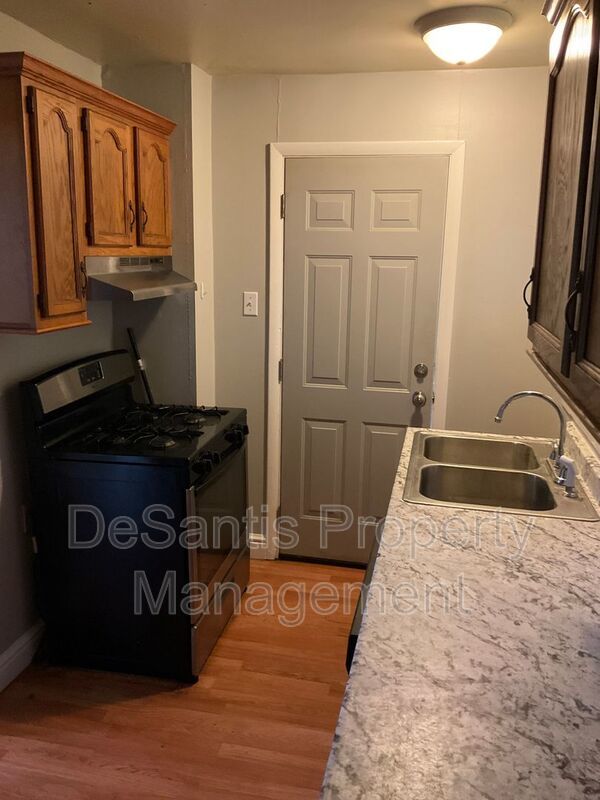Charming, Character-Filled 2 Bedroom in Brentwood – Freshly Updated & Move-In Ready property image