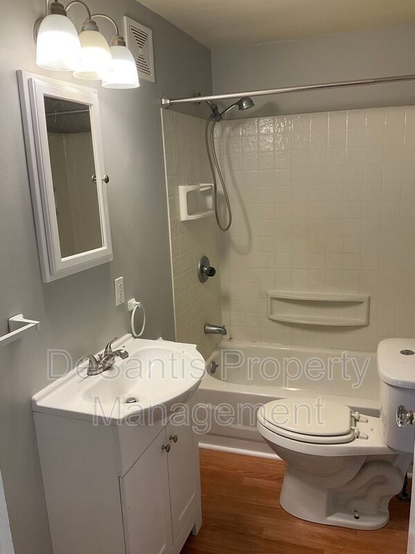 Charming, Character-Filled 2 Bedroom in Brentwood – Freshly Updated & Move-In Ready property image