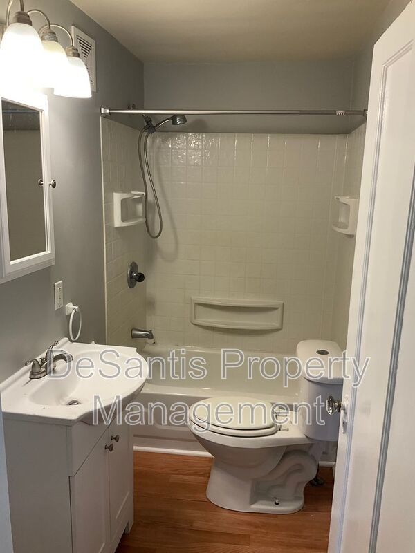 Charming, Character-Filled 2 Bedroom in Brentwood – Freshly Updated & Move-In Ready property image