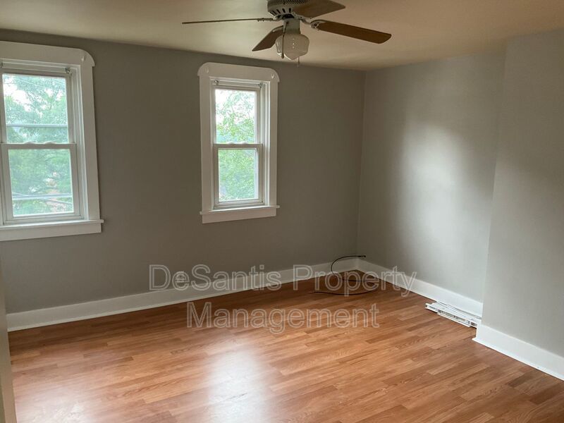 Charming, Character-Filled 2 Bedroom in Brentwood – Freshly Updated & Move-In Ready property image