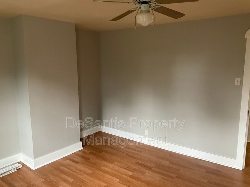 Charming, Character-Filled 2 Bedroom in Brentwood – Freshly Updated & Move-In Ready property image