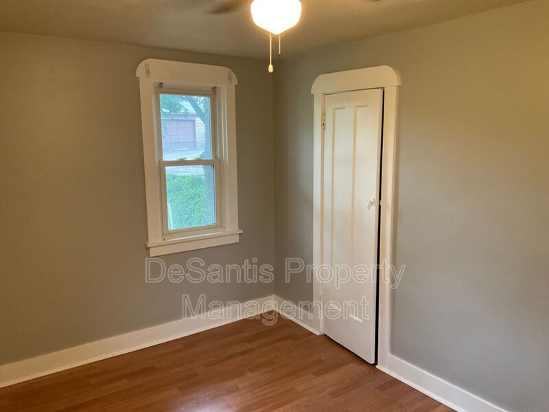 Charming, Character-Filled 2 Bedroom in Brentwood – Freshly Updated & Move-In Ready property image