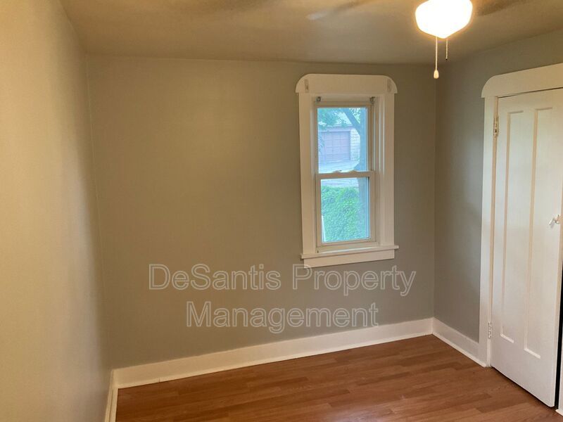 Charming, Character-Filled 2 Bedroom in Brentwood – Freshly Updated & Move-In Ready property image