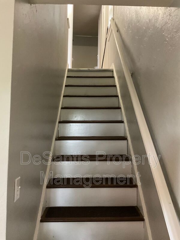 Charming, Character-Filled 2 Bedroom in Brentwood – Freshly Updated & Move-In Ready property image