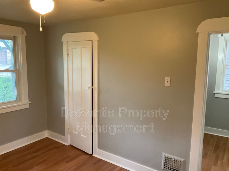 Charming, Character-Filled 2 Bedroom in Brentwood – Freshly Updated & Move-In Ready property image
