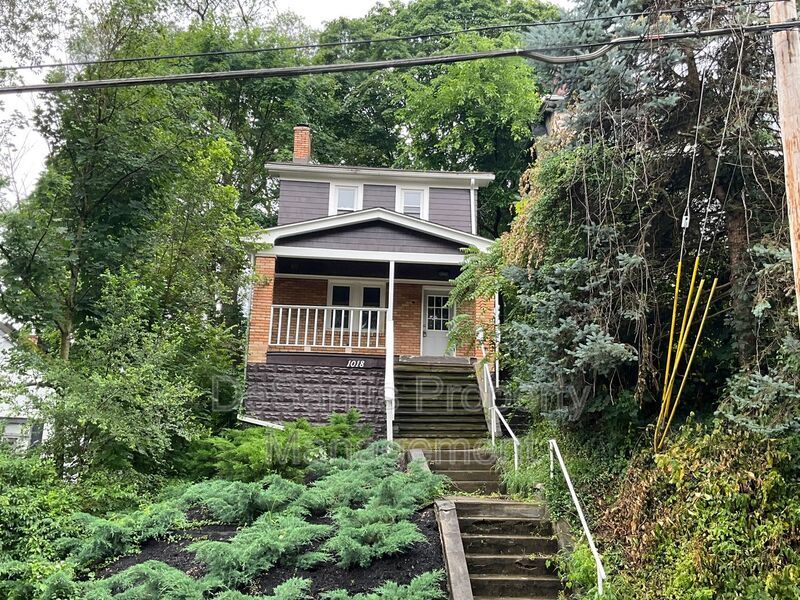 Charming, Character-Filled 2 Bedroom in Brentwood – Freshly Updated & Move-In Ready property image